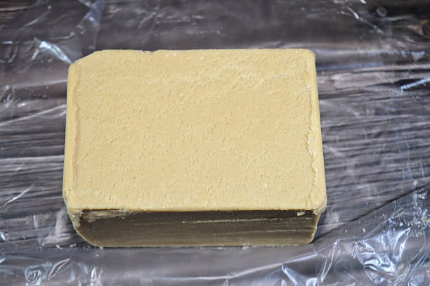 تصویر 1 از حلوا ارده کرمی نرم تهیه شده از دانه کنجد خالص